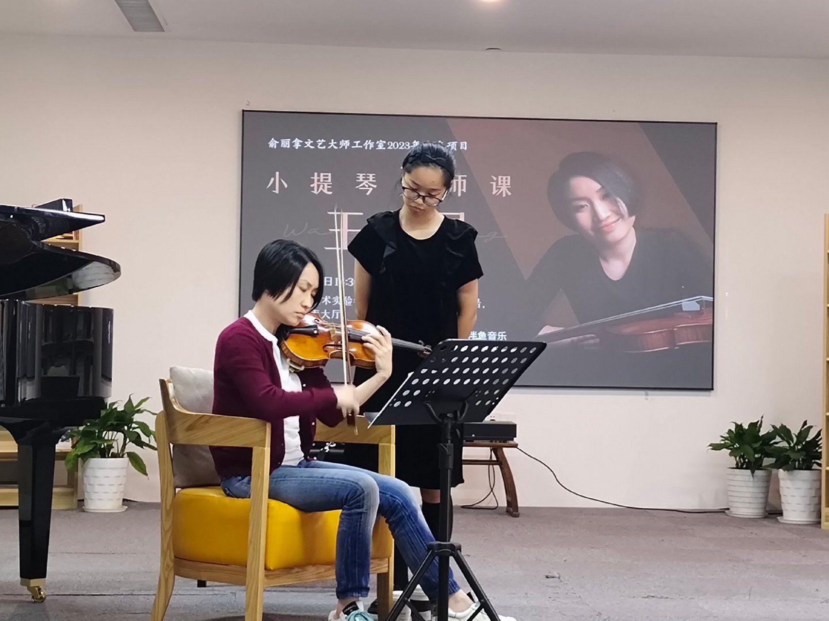 俞丽拿的高徒,上海音乐学院小提琴专业教授,管弦系副主任——王之炅