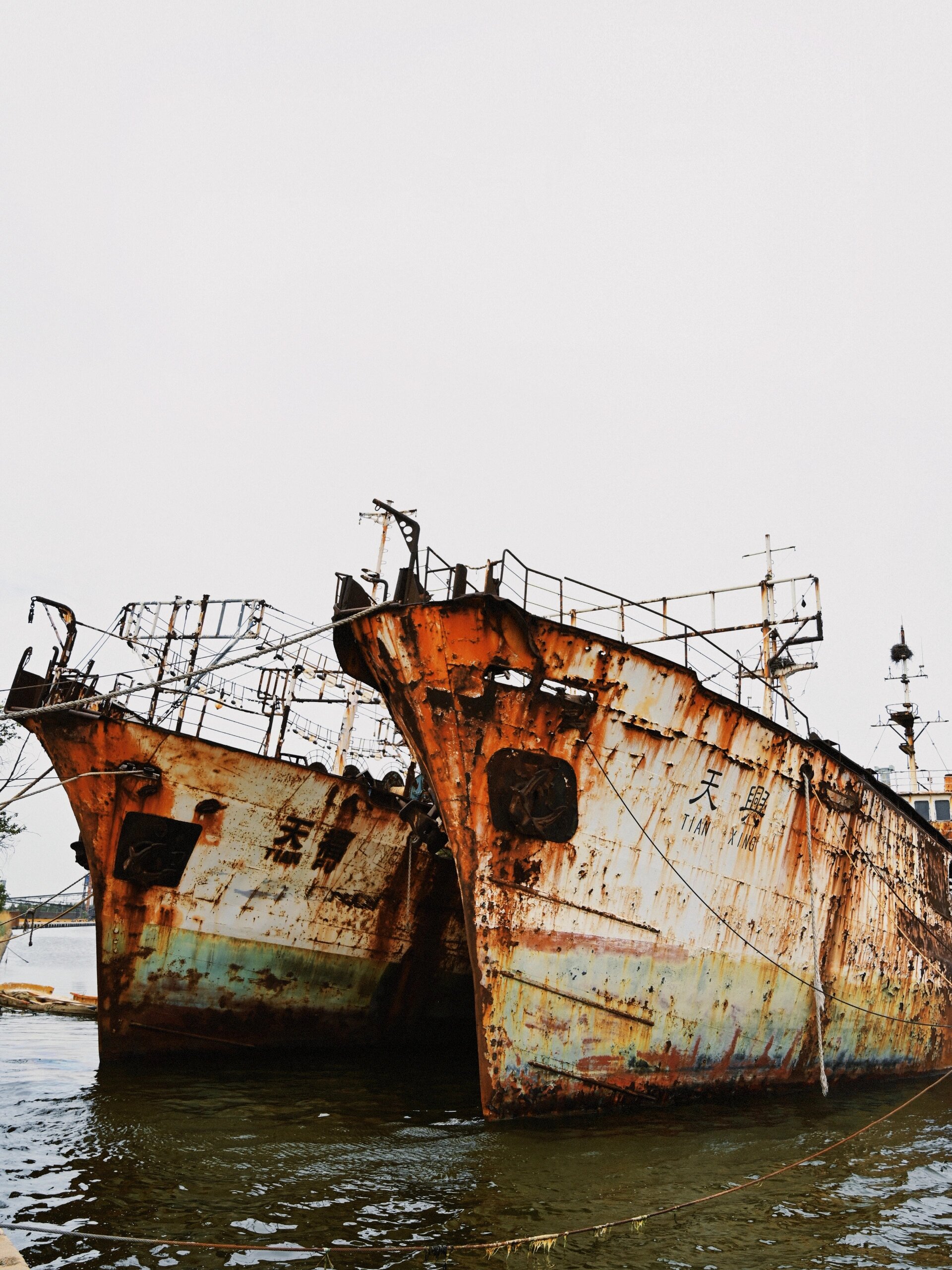 天津废墟探险之四 幽灵般的废弃渔船