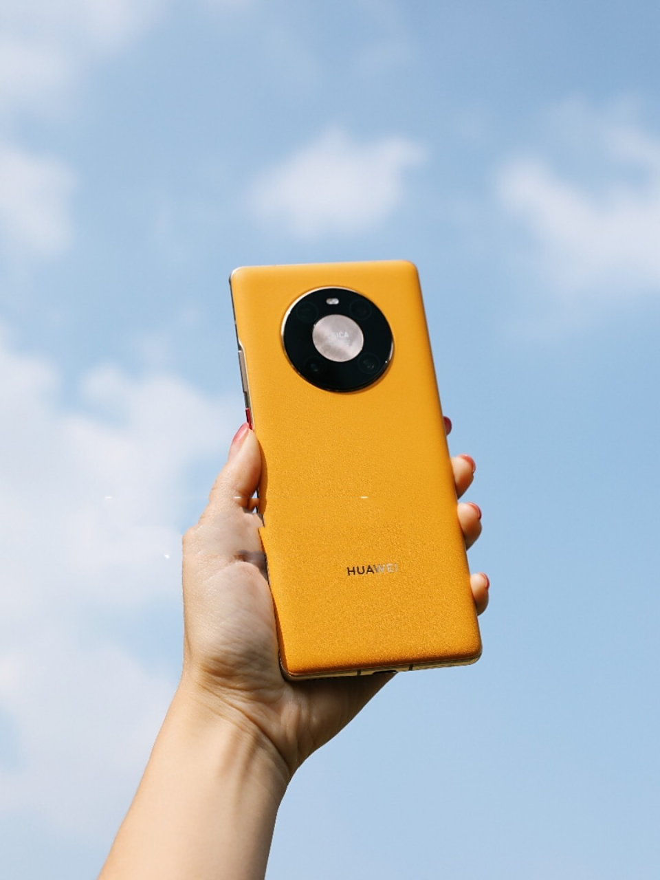 华为mate40pro胡杨黄——把秋日金黄捧在手 华为mate40全系里,我认为