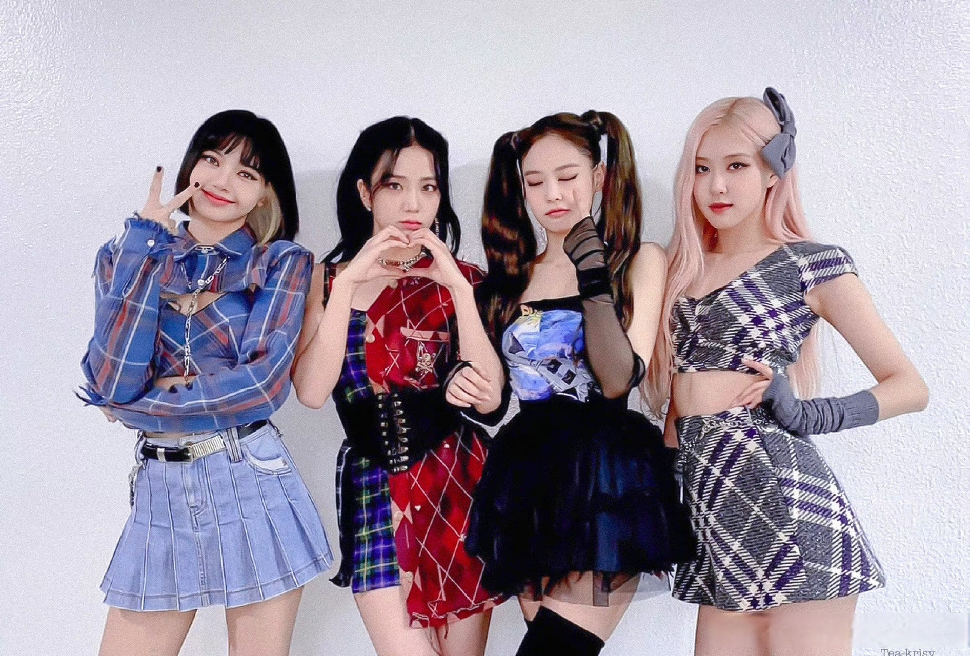 pink和yg的续约谈判结束,他们的专属合约将于出道7周年的8月8日到期