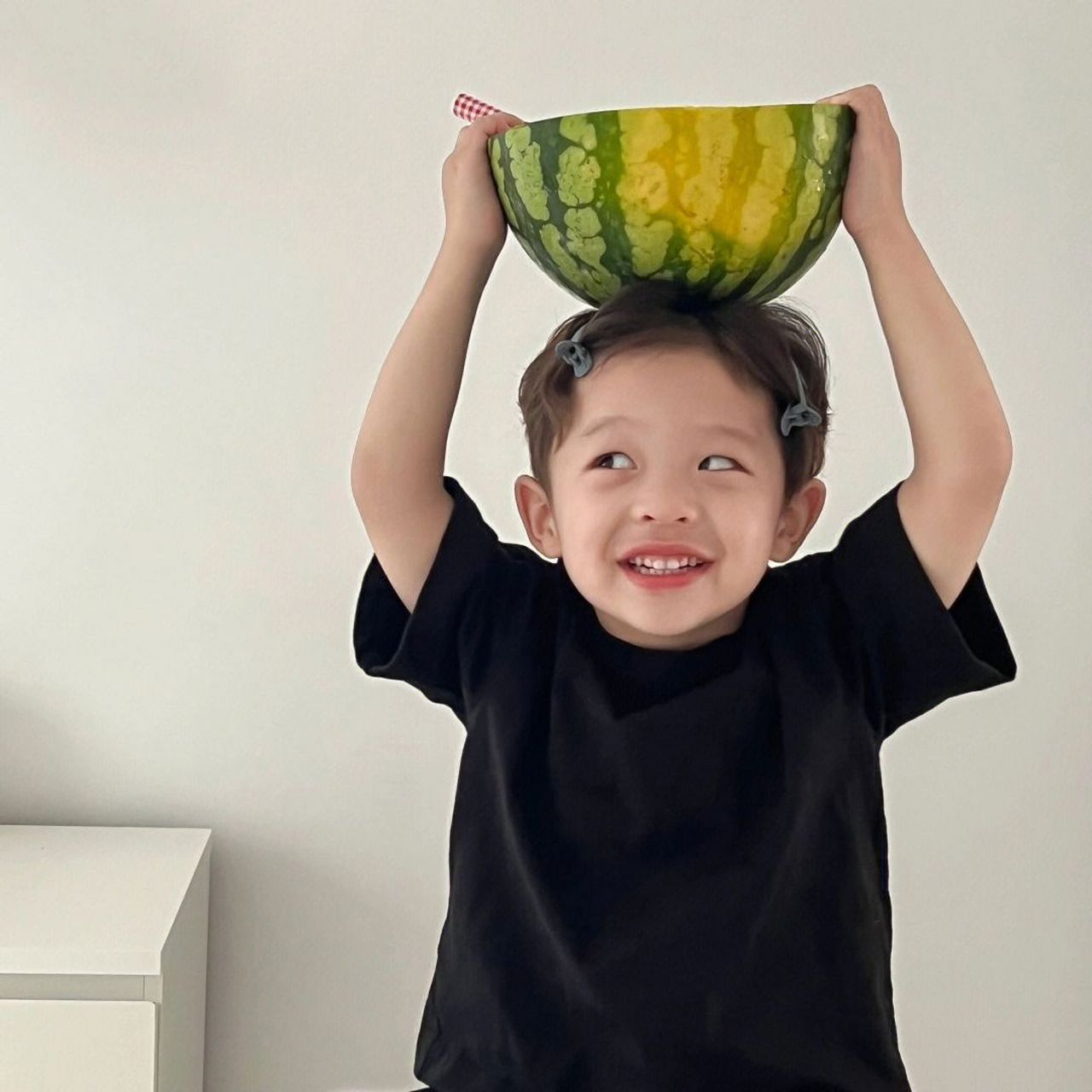 夏天91吃西瓜男孩头像 西瓜女孩在主页