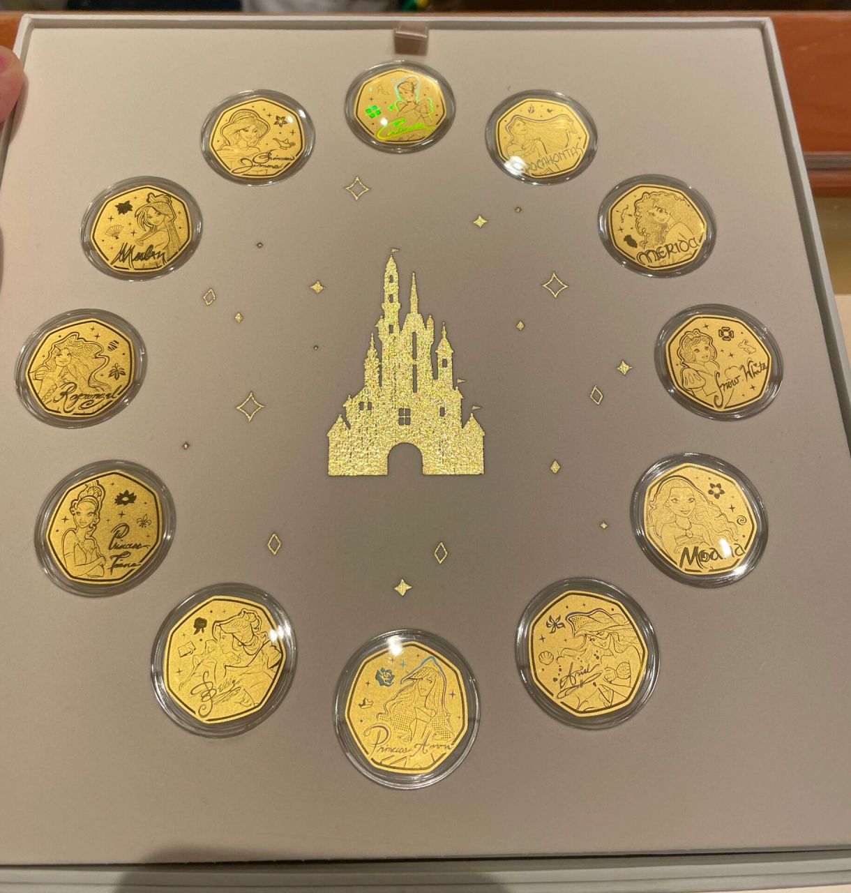 香港迪士尼周大福公主金币 这一套周大福的公主金币好好看!