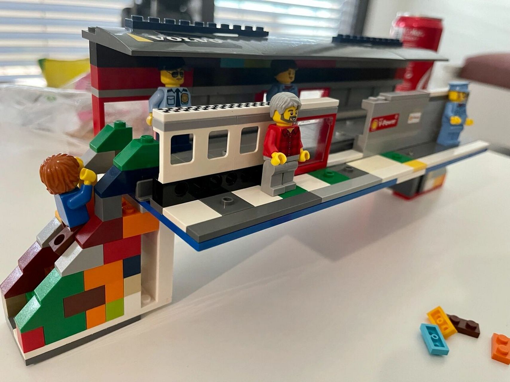 乐高火车站moc 既是个火车站又是座桥,用家里一些碎零件制作 乐高小镇