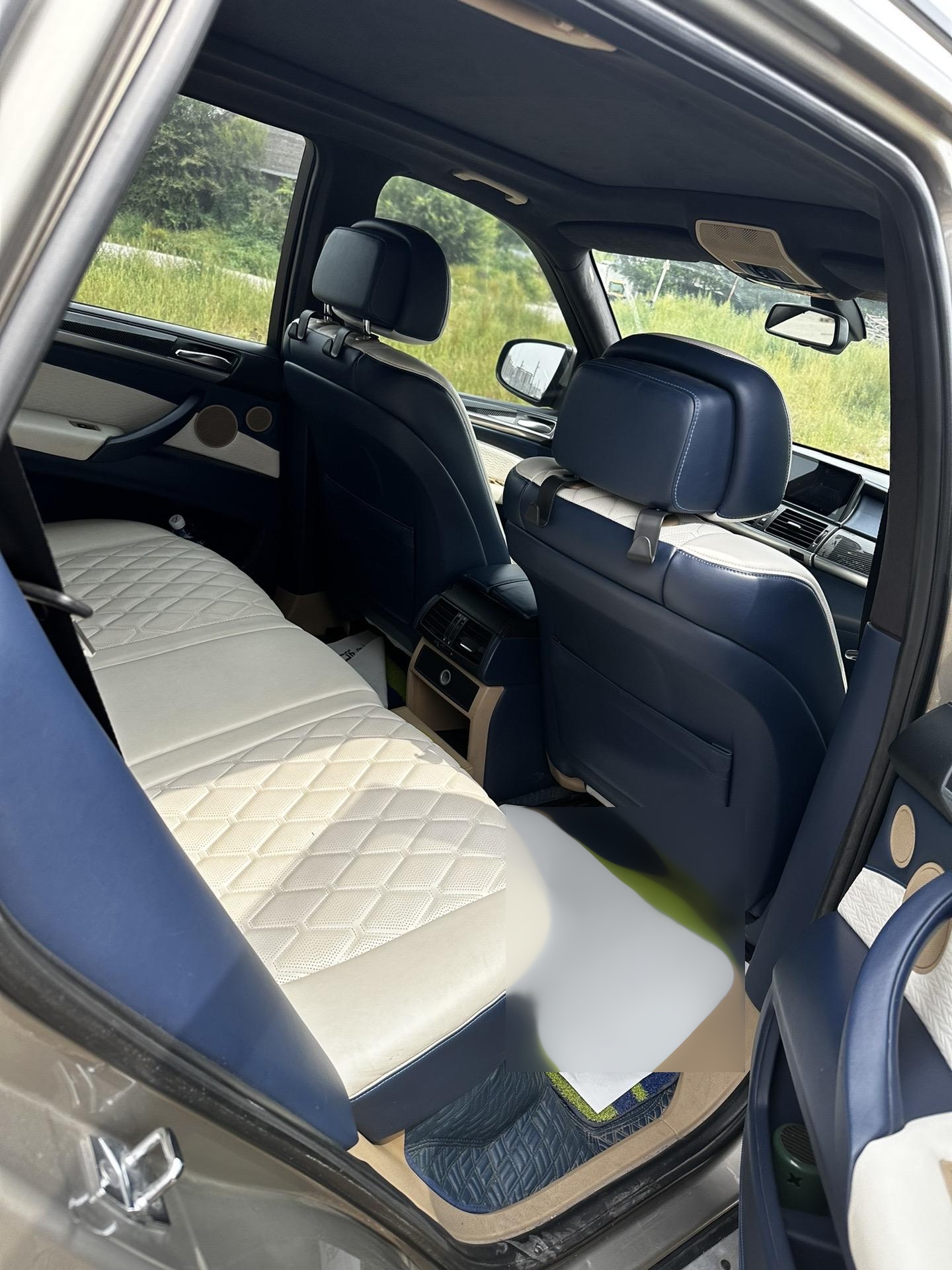 无漏油,不烧机油,外观漆面亮,内饰改装帝王蓝,当年落地100多万,花小钱