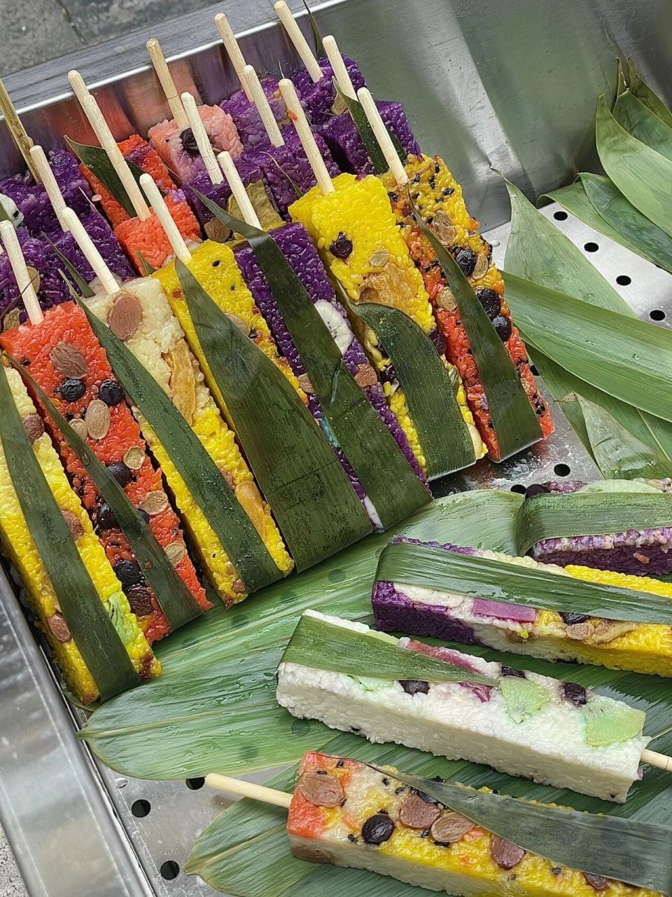 成都居然也有糯叽叽的七彩糯米糕了!才3.8r 在成都!