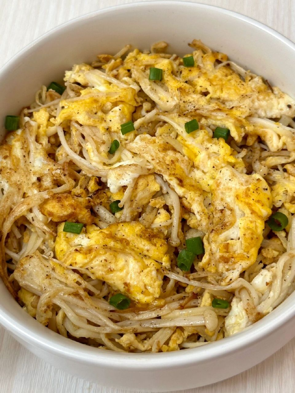 今天分享巨好吃的金针菇炒鸡蛋!好吃掉称!