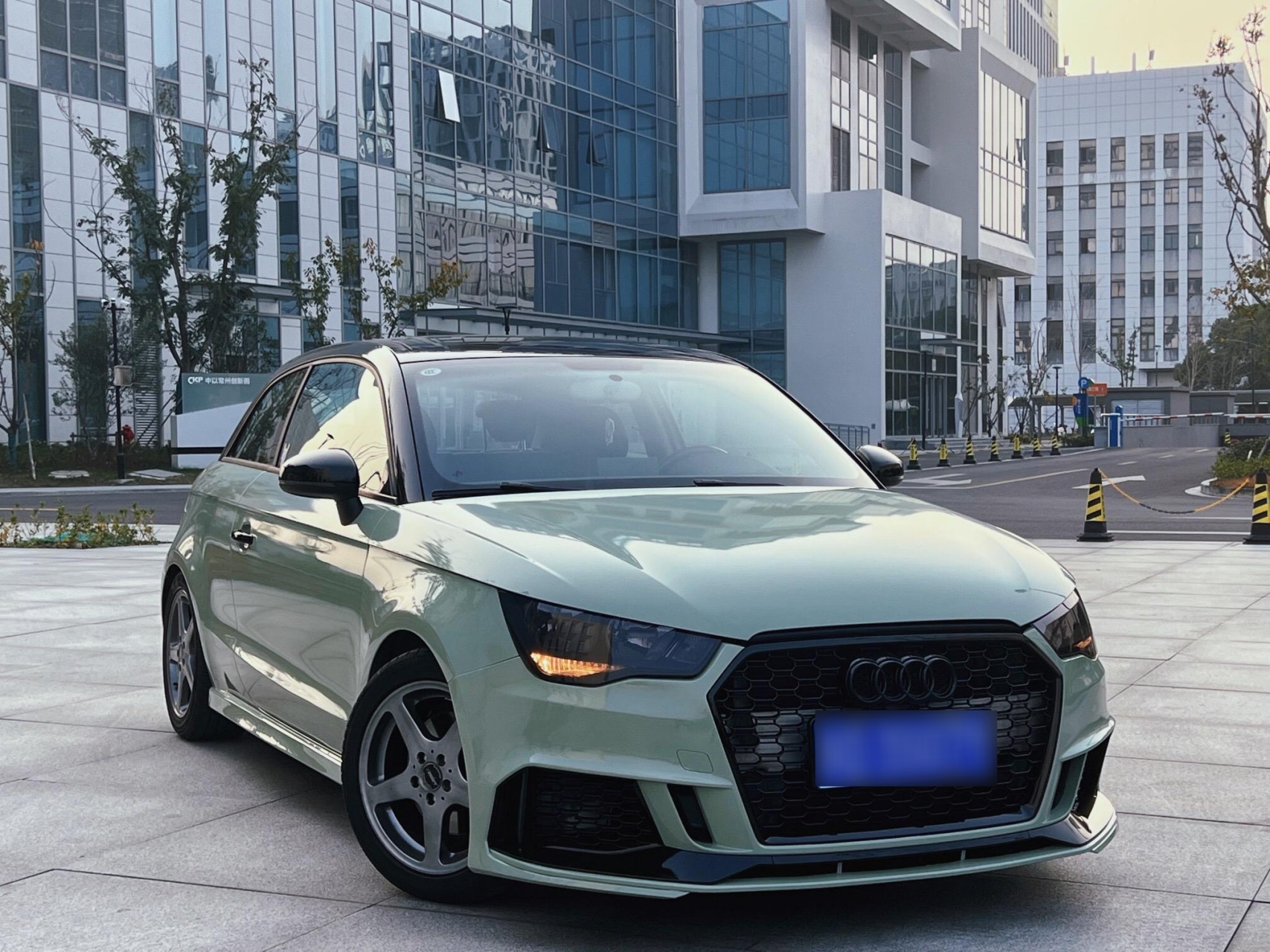 奥迪家族最小车型,被称为audi mini的a1一直是少数人的白月光,虽然和