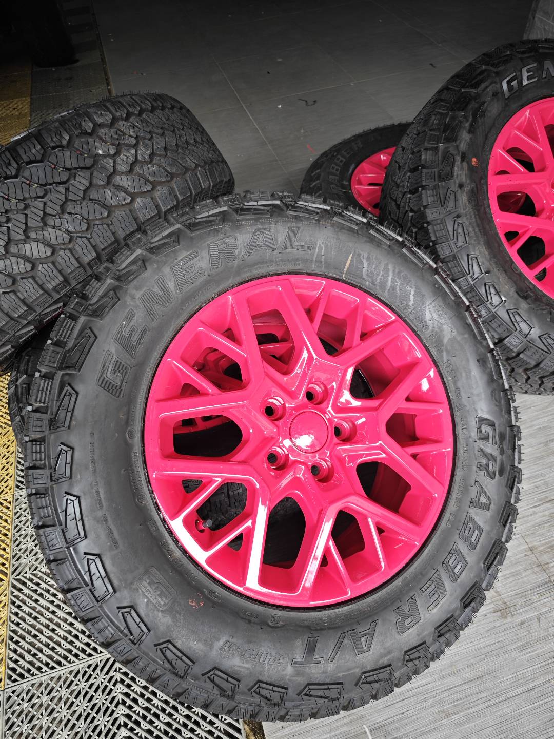 专业改装牧马人,玫红色牧马人,改色备案已完毕,改装大片待续