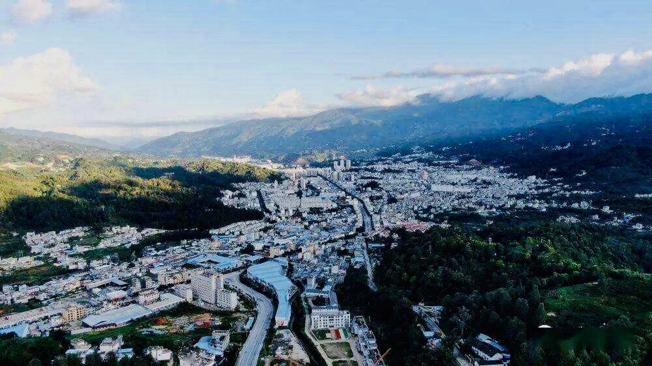 凤庆县城 凤庆县|隶属于云南省临沧市,又称为蒲门,是世界滇红之乡.