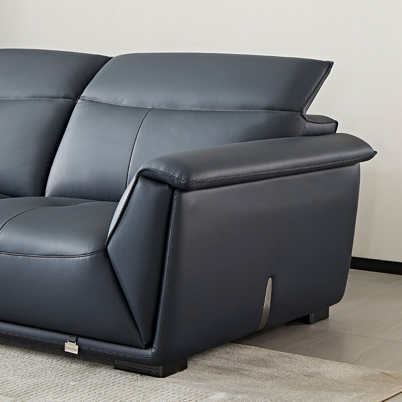 全友家居欧式简奢皮沙发22772b 在悠闲的假日午后 慵懒地赖在沙发的