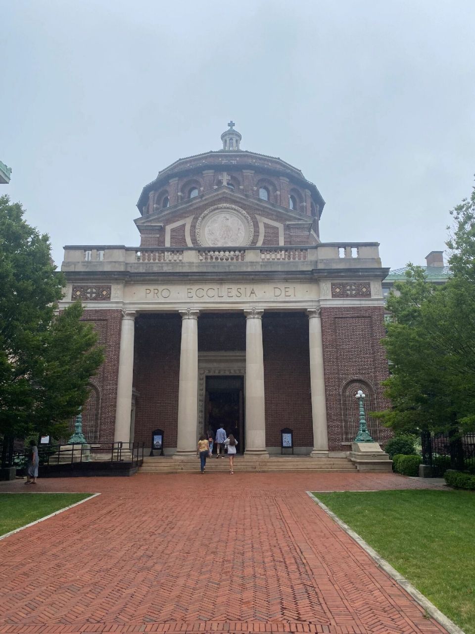 哥伦比亚大学columbia university 校园不大,在曼哈顿上城,有种大隐隐
