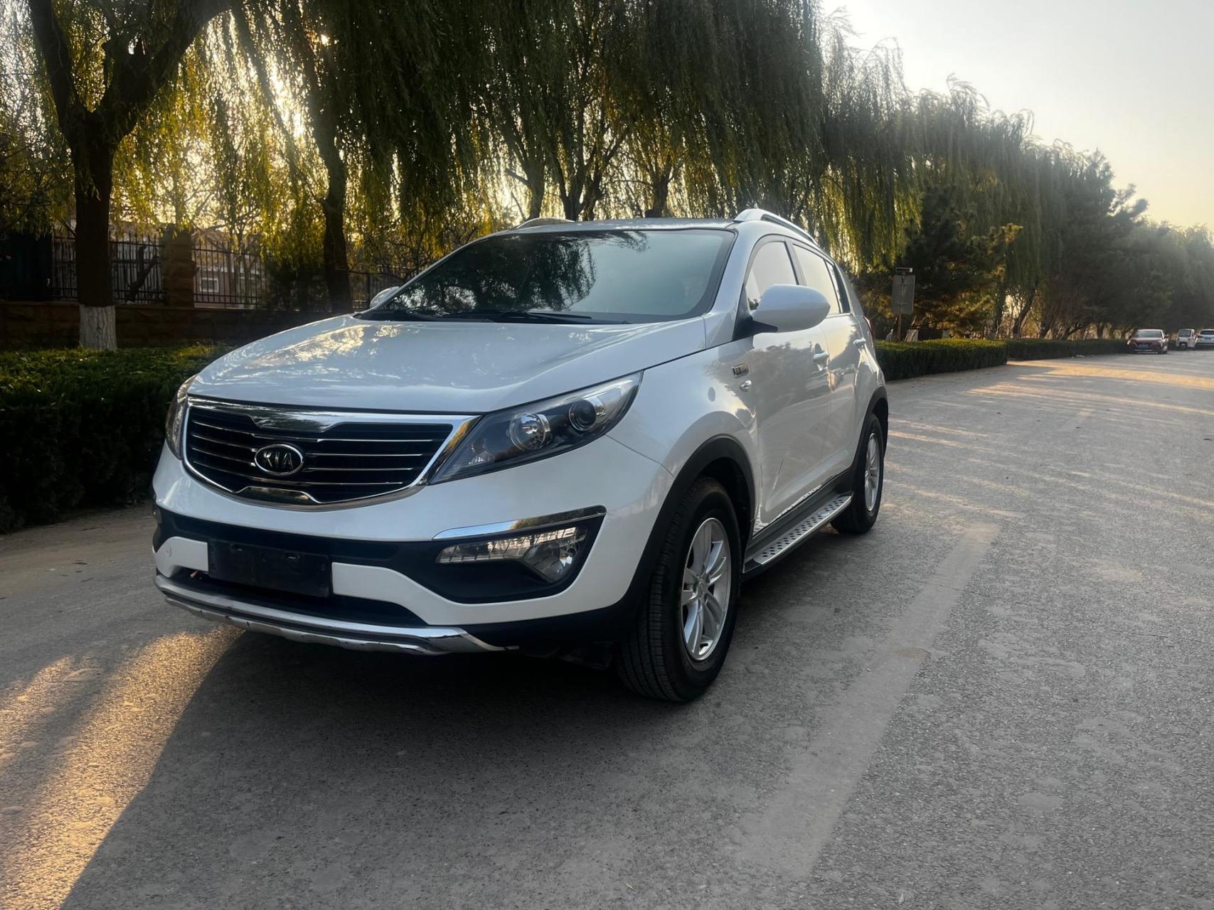 13年起亚智跑,2.0自动档,带大屏带天窗,本地个人一手车,实表10万公里.