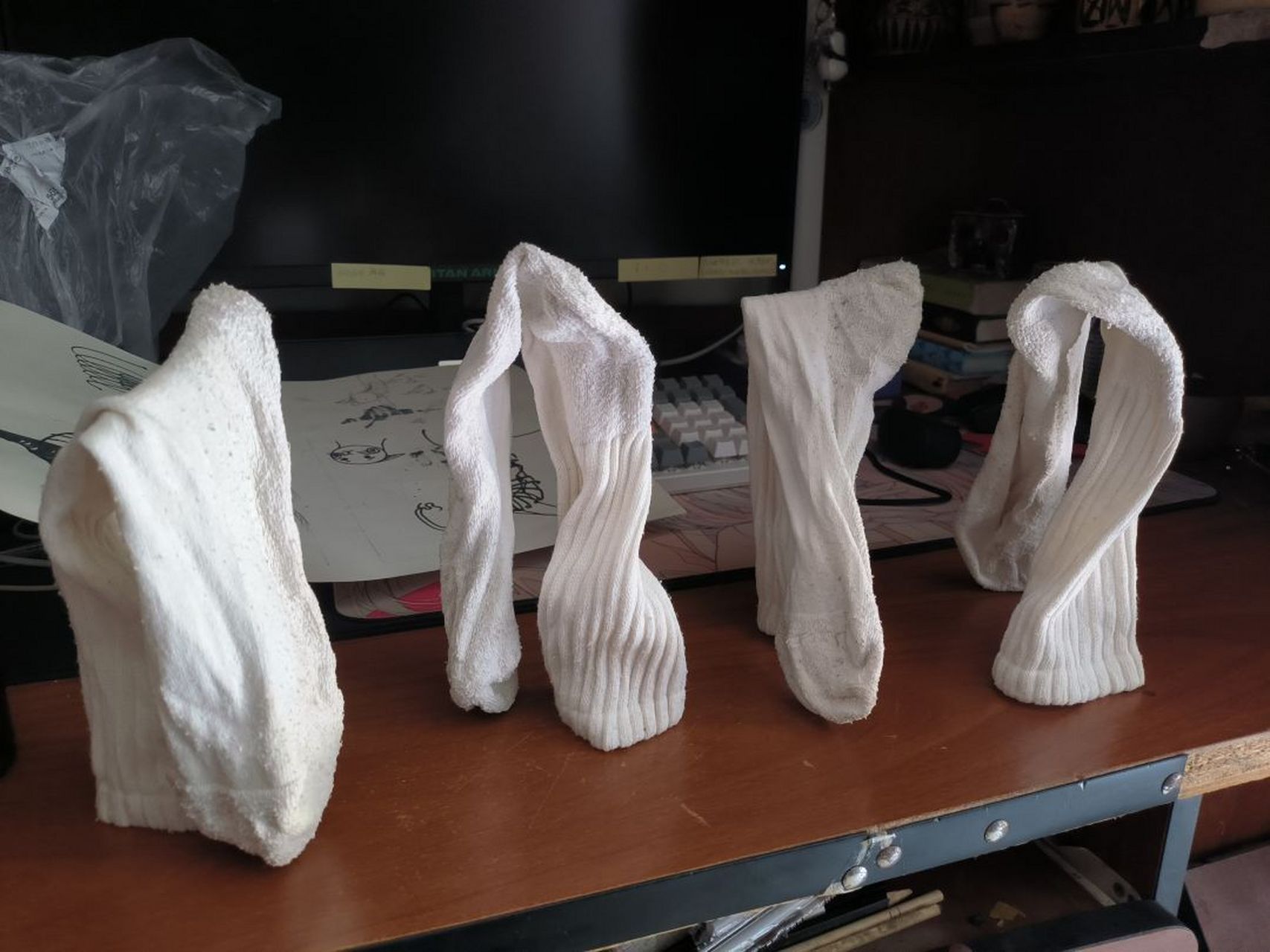 男朋友给我洗的袜子,怎么立起来了?