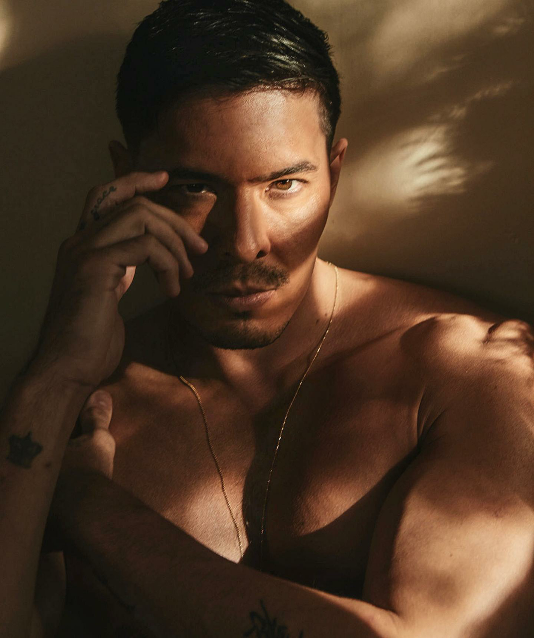 刘易斯·陈自曝性感新写真![舔屏][亲亲][期待][色][抓狂]