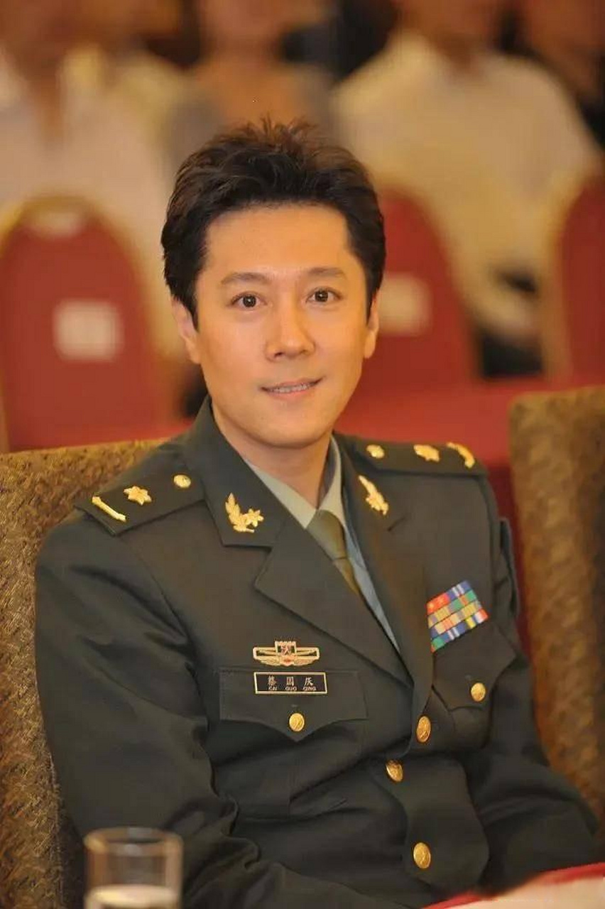 蔡国庆,这位春晚的常客,近日却成了网络热议的焦点.