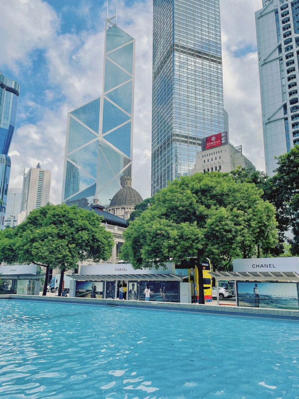 香港中环皇后像广场 超有氛围的chanel🤍 坐天星小轮🚢到中环摩天