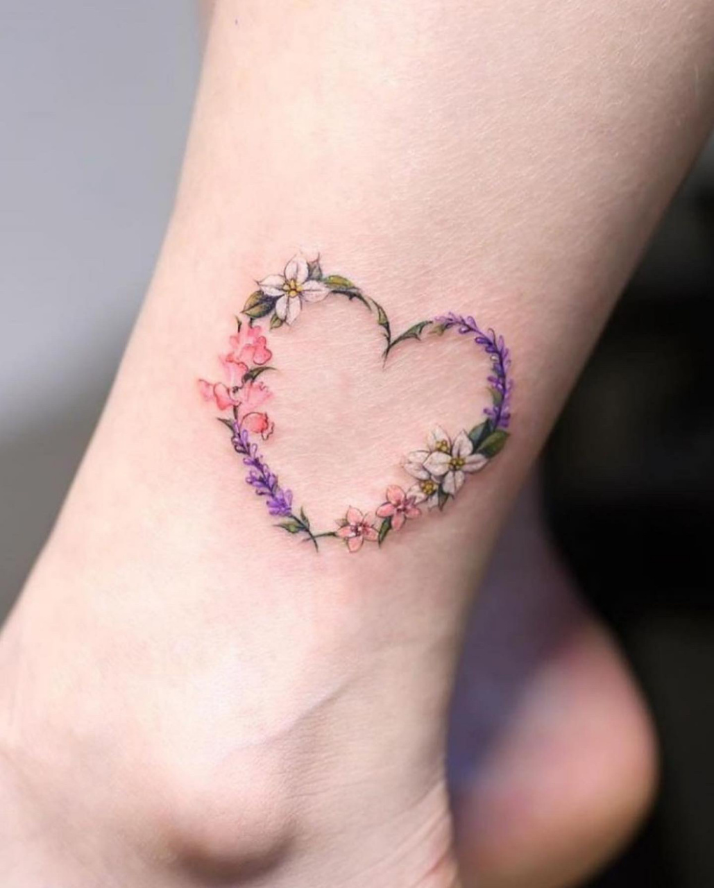 北京纹身|女生脚踝彩色小图纹身