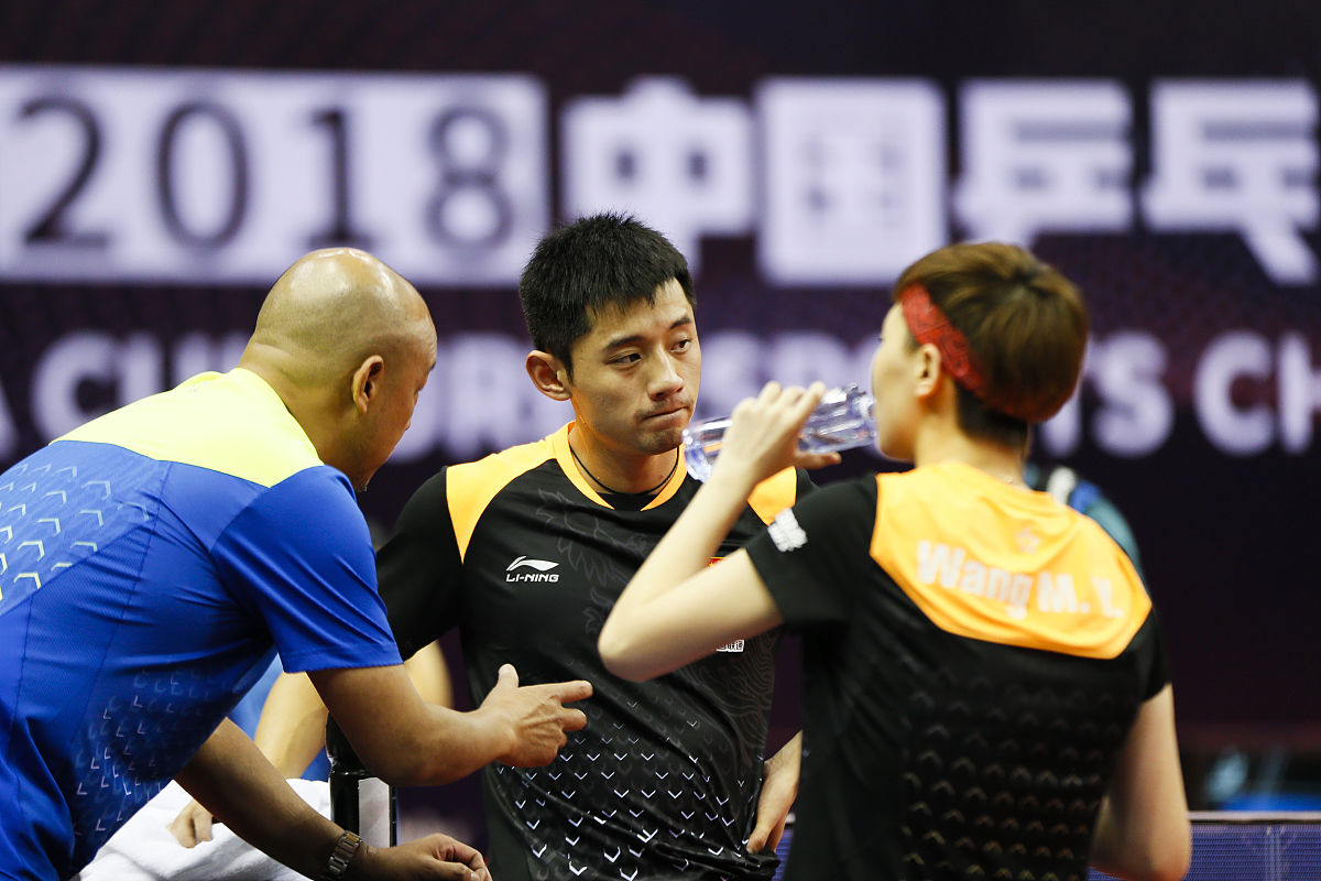 张继科竟然指导小孩哥一拍打了2000板!这不是在拍电影吧?