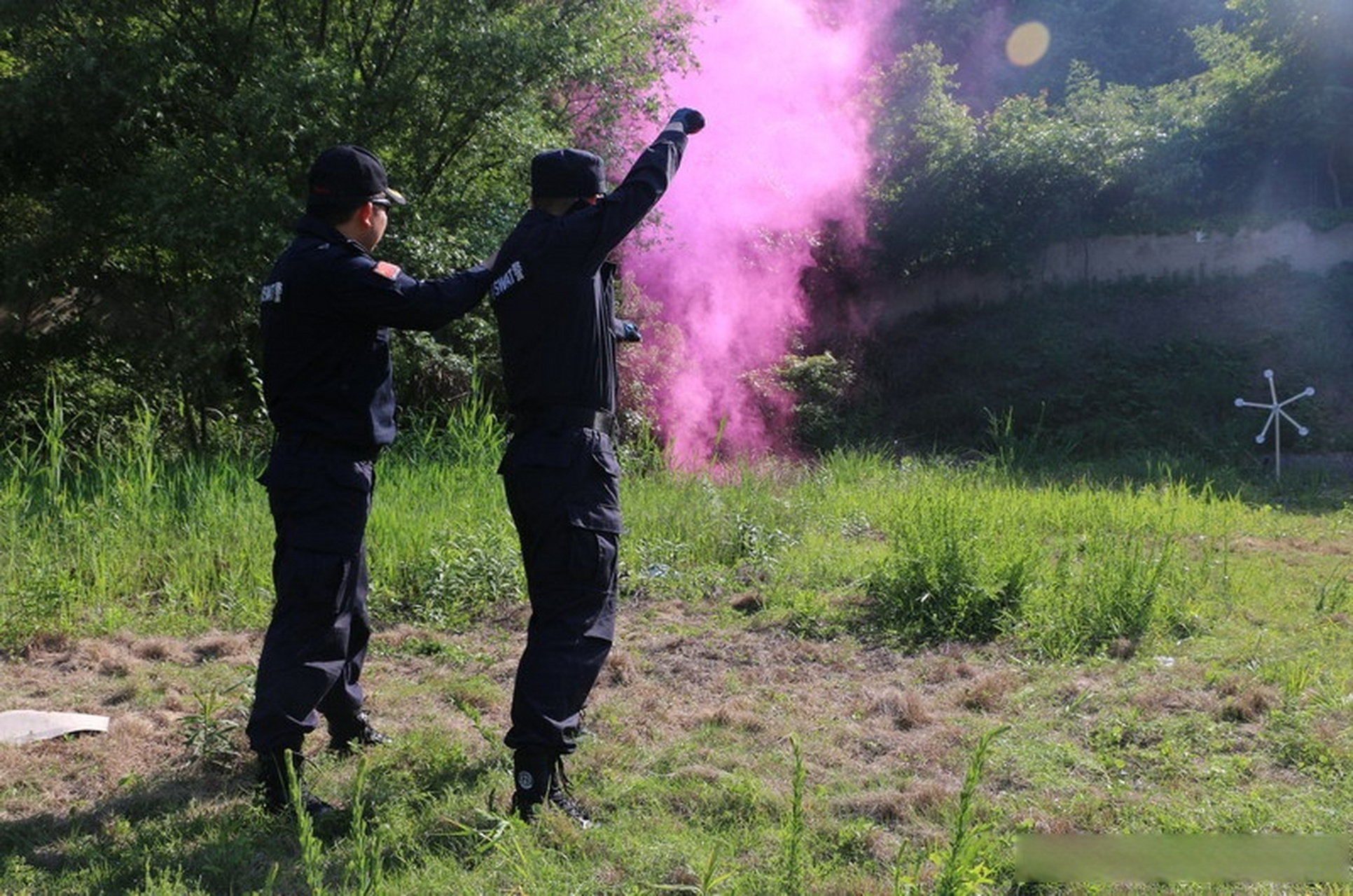 实弹训练淬精兵】"砰,砰,砰!