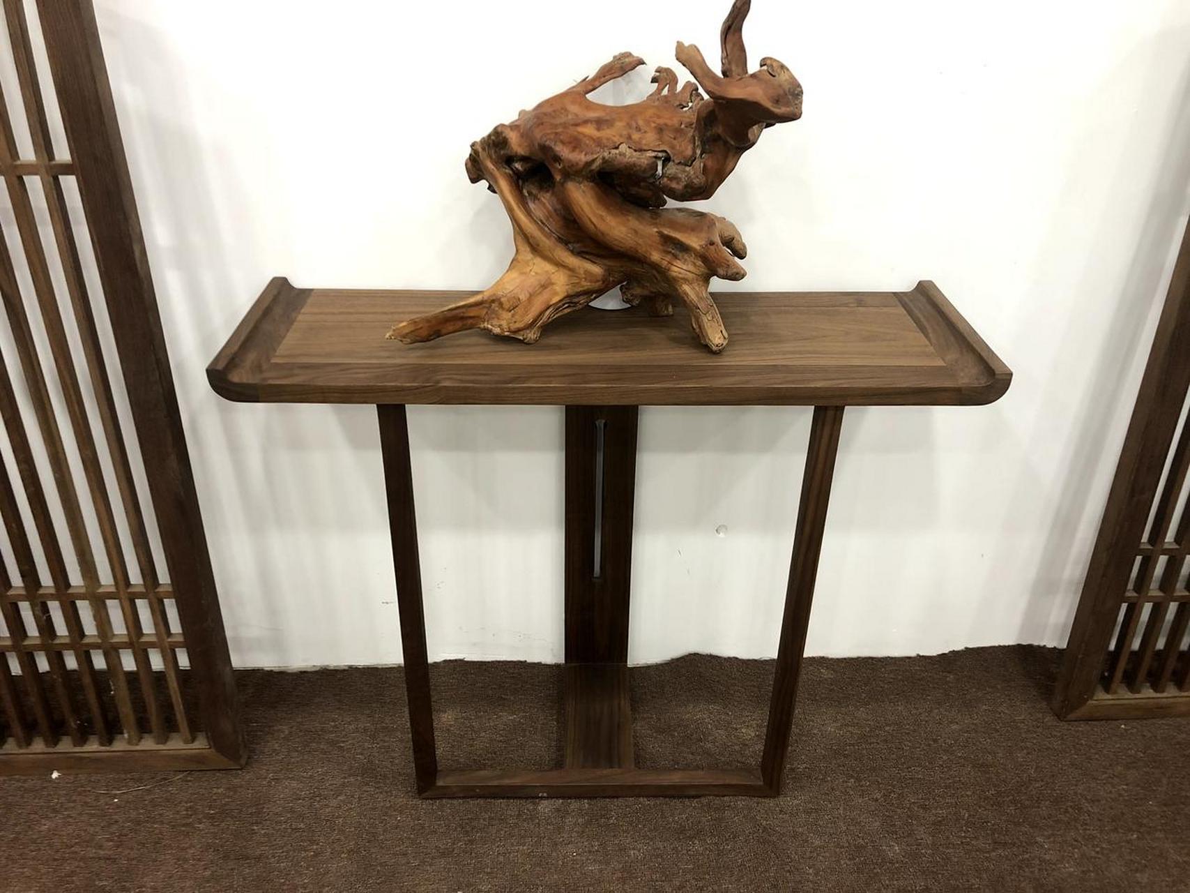 简约的新中式黑胡桃木条案