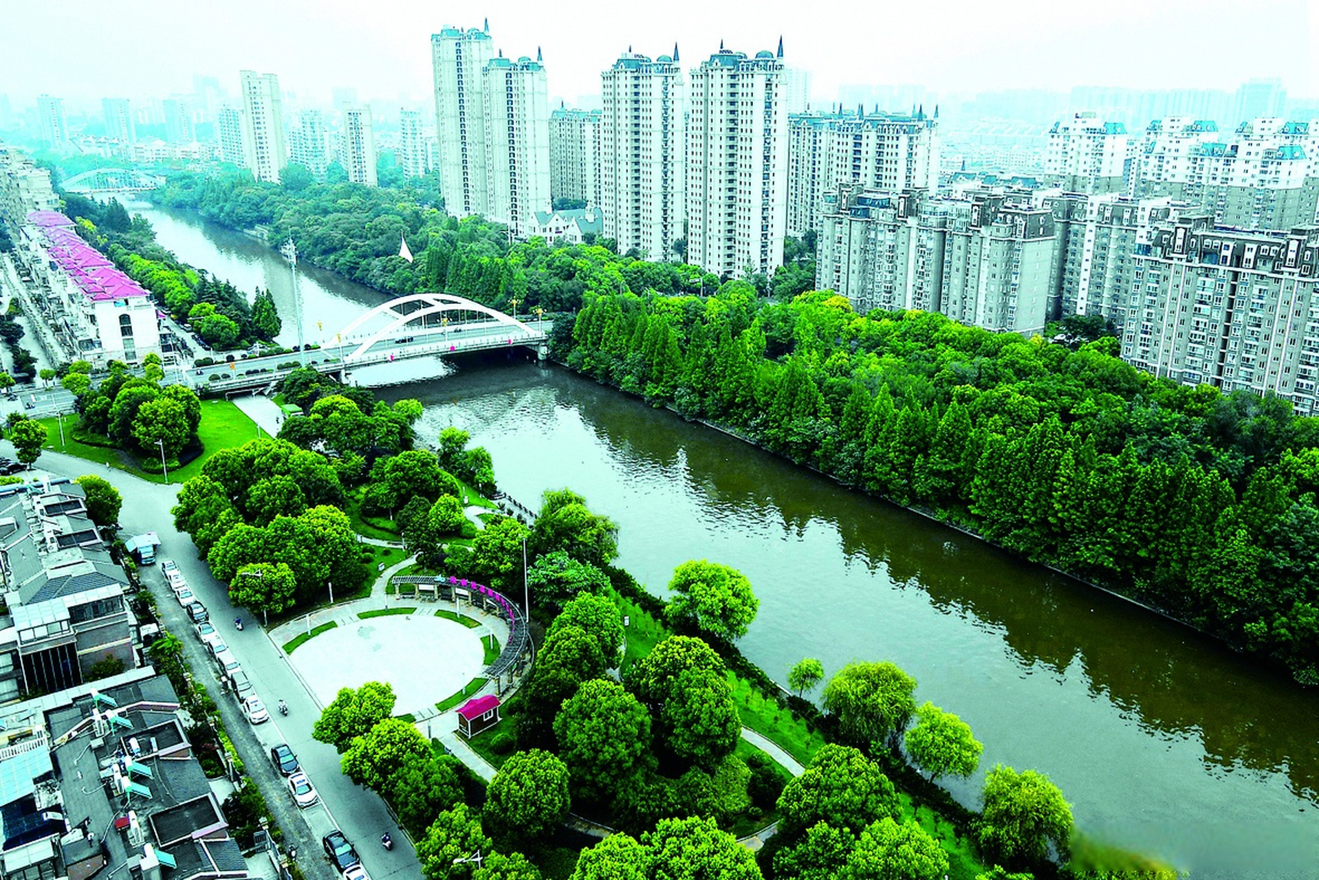 晚安如皋# 夏日,从空中俯瞰如泰运河如皋段生态廊道,运河两岸绿意