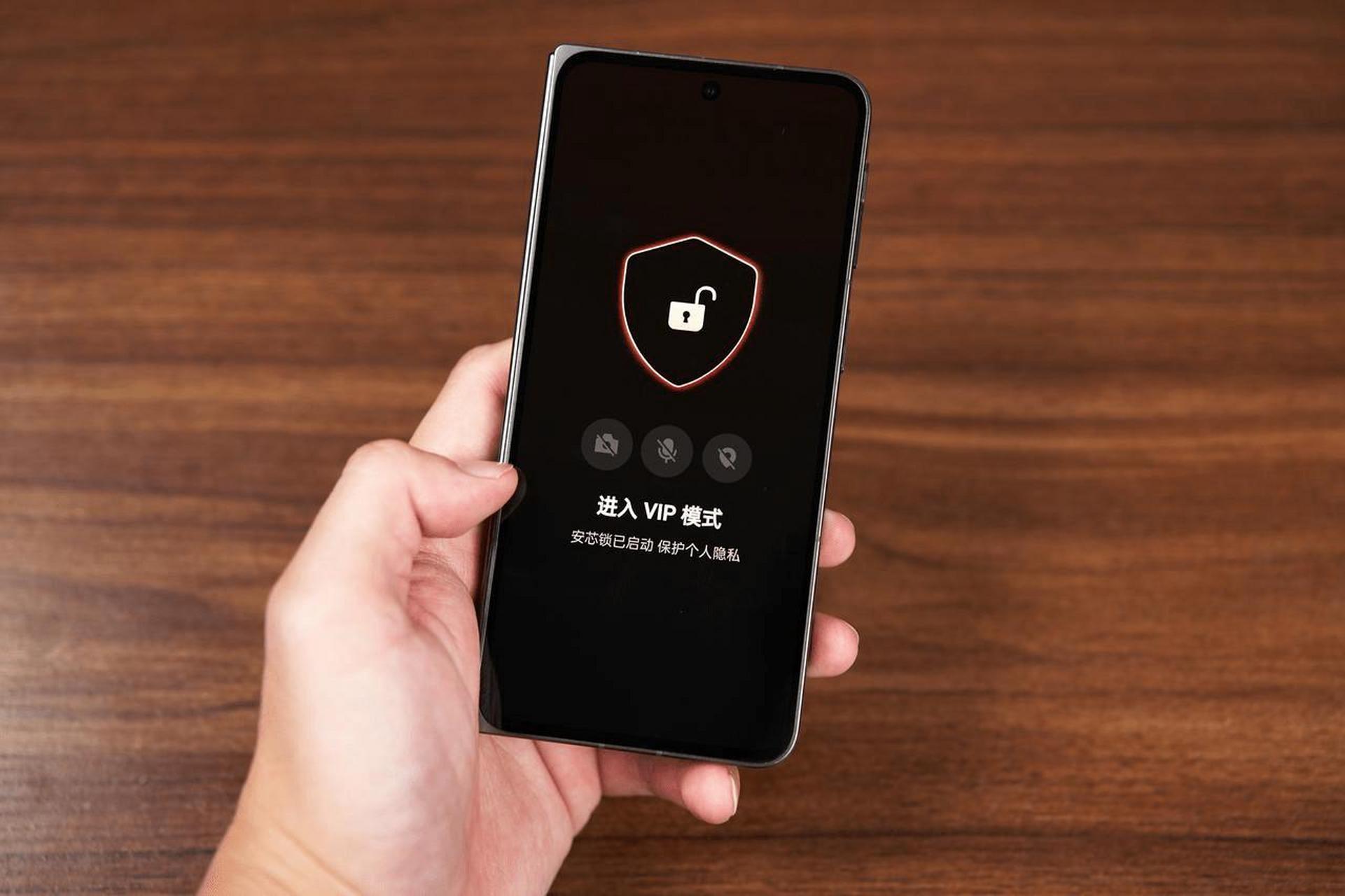 者纪某向互联网科技公司员工姚某购买客户信息,包括用户姓名,手机号