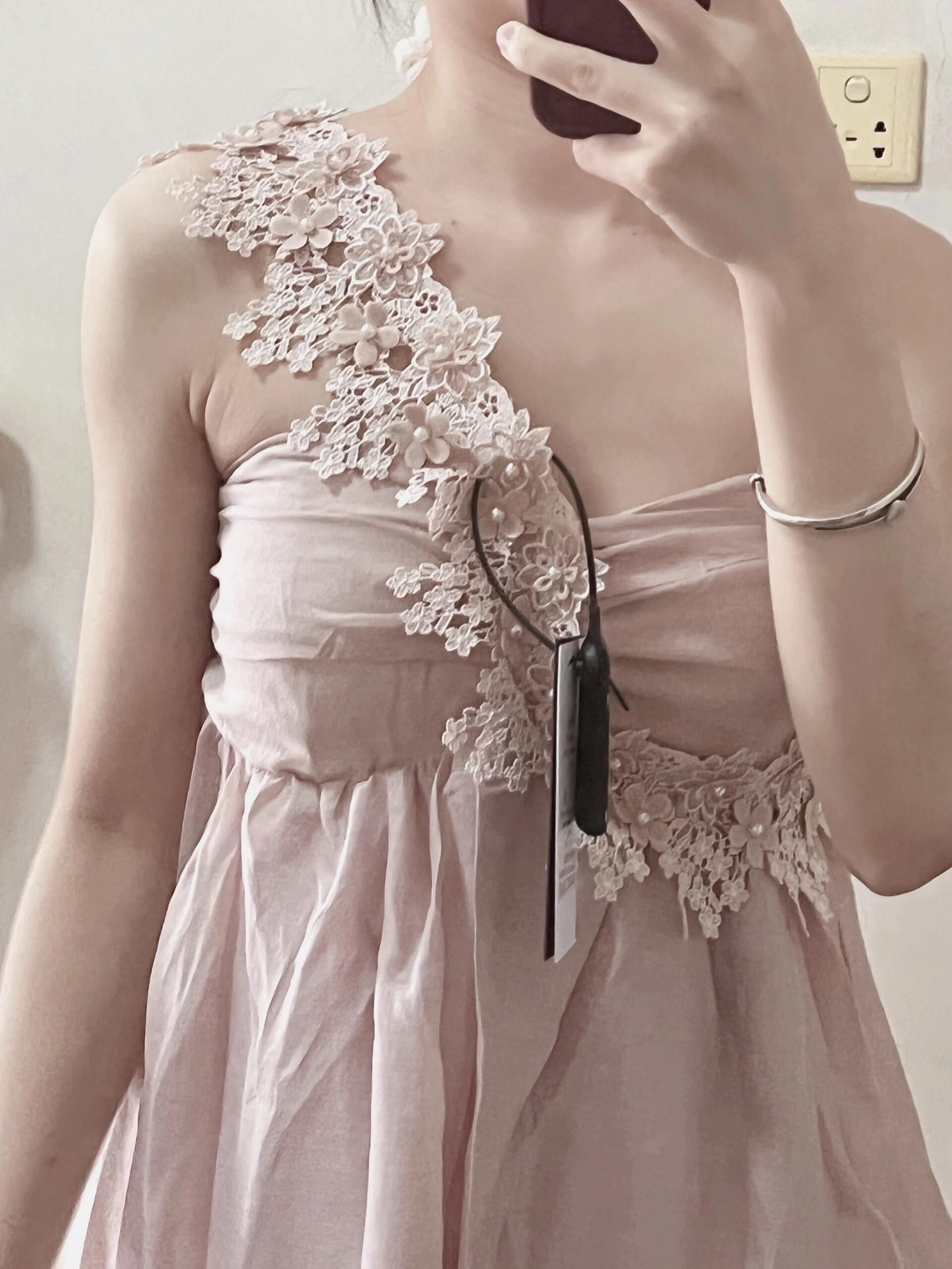 80💰花与梦境 蕾丝花朵抹胸裙上身图来咯