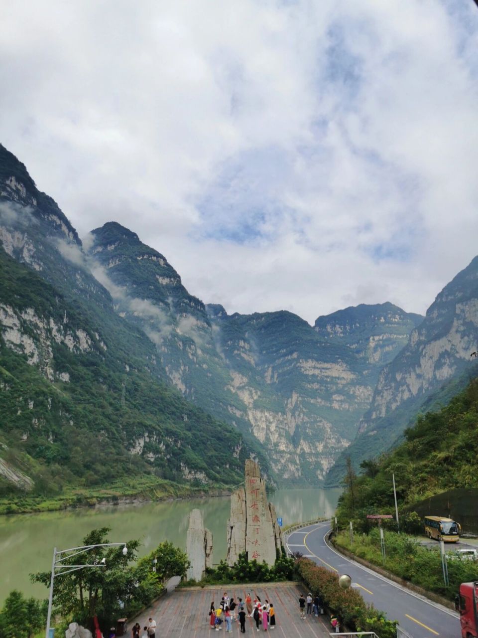 金口河大峡谷 中国最美十大峡谷"之一,位于四川省西部的金口河,汉源