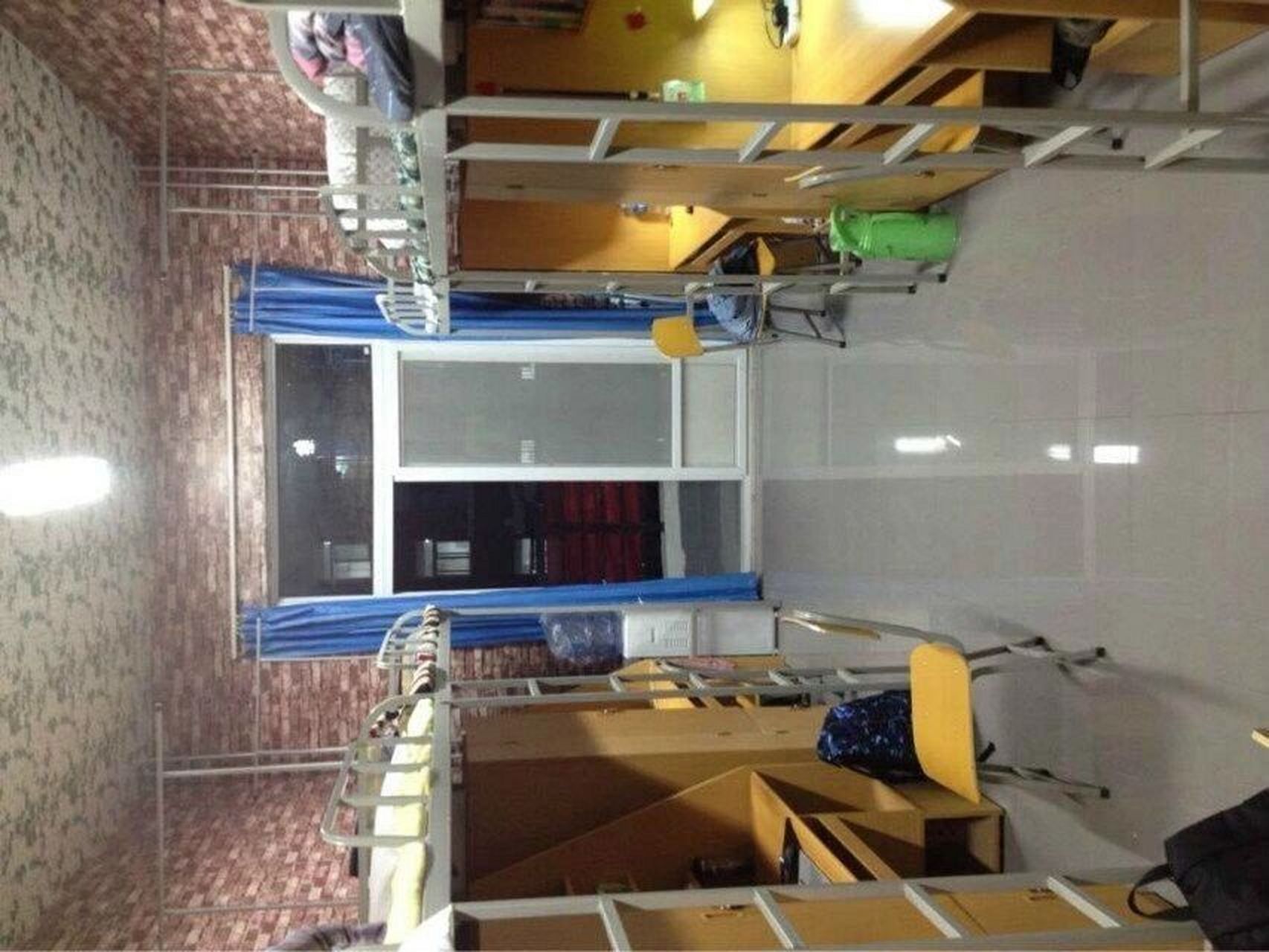 郑州大学宿舍篇 (新生必回)  郑州大学共有四个宿舍生活区,分别是柳园