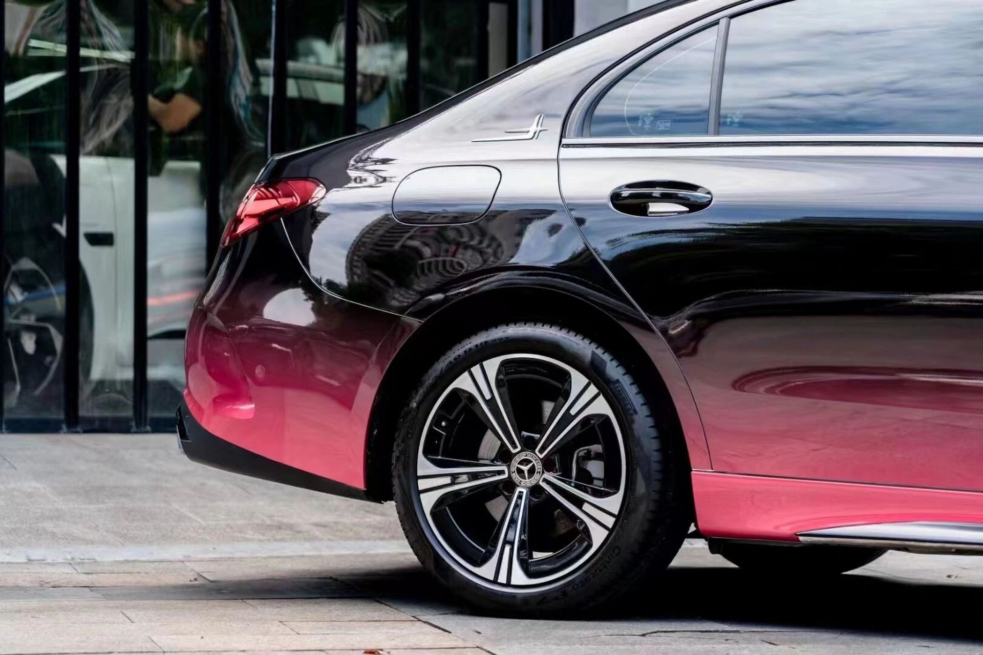 奔驰西改色–黑红渐变 超级超级帅的一款定制涂装膜,你心动了吗?