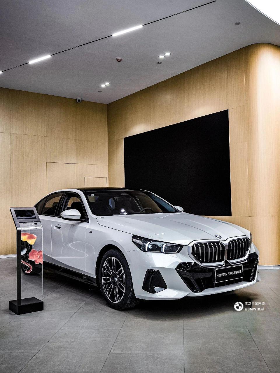 宝马525i全款42万提.2024款 525im运动套装 指导价:43.99万↓6.