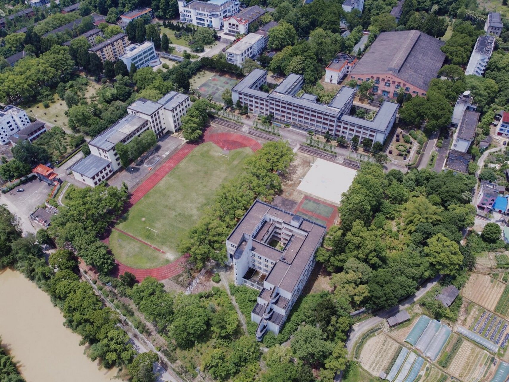 俯瞰一下福建农林大学南平校区 上一次来这里,好像已经是2014年的秋季