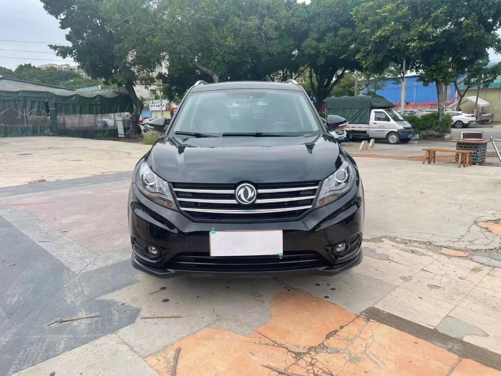 5t cvt 自动挡 5门7座中型宽敞suv 黑色外观 红黑内饰  经典搭配 时尚