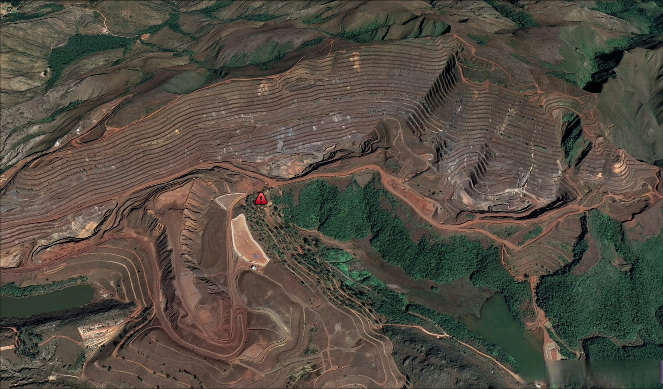 巴西的矿山分布图,红色为铁矿.