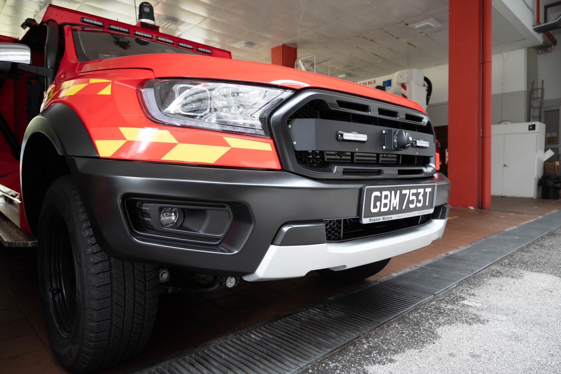 继续聊聊新加坡的消防车,在新加坡每个消防站都会配置一辆这么酷的