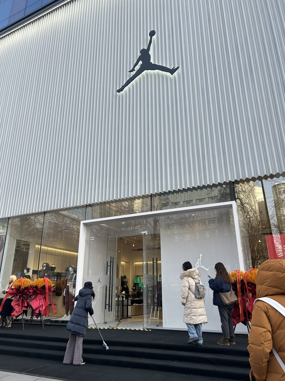 高级别赛格jordan开业就是不一般 赛格这个店的门头是