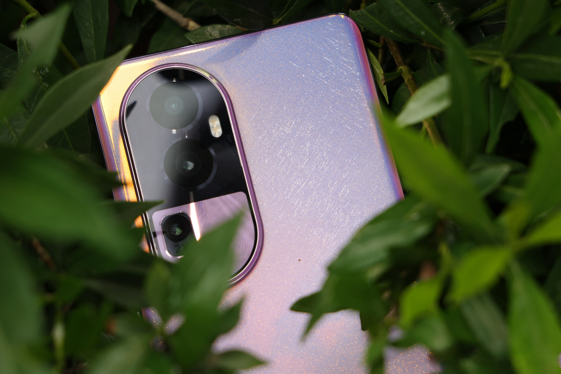 今天收到了opporeno10 pro星籁版,到手第一感觉这手机好闪好亮.