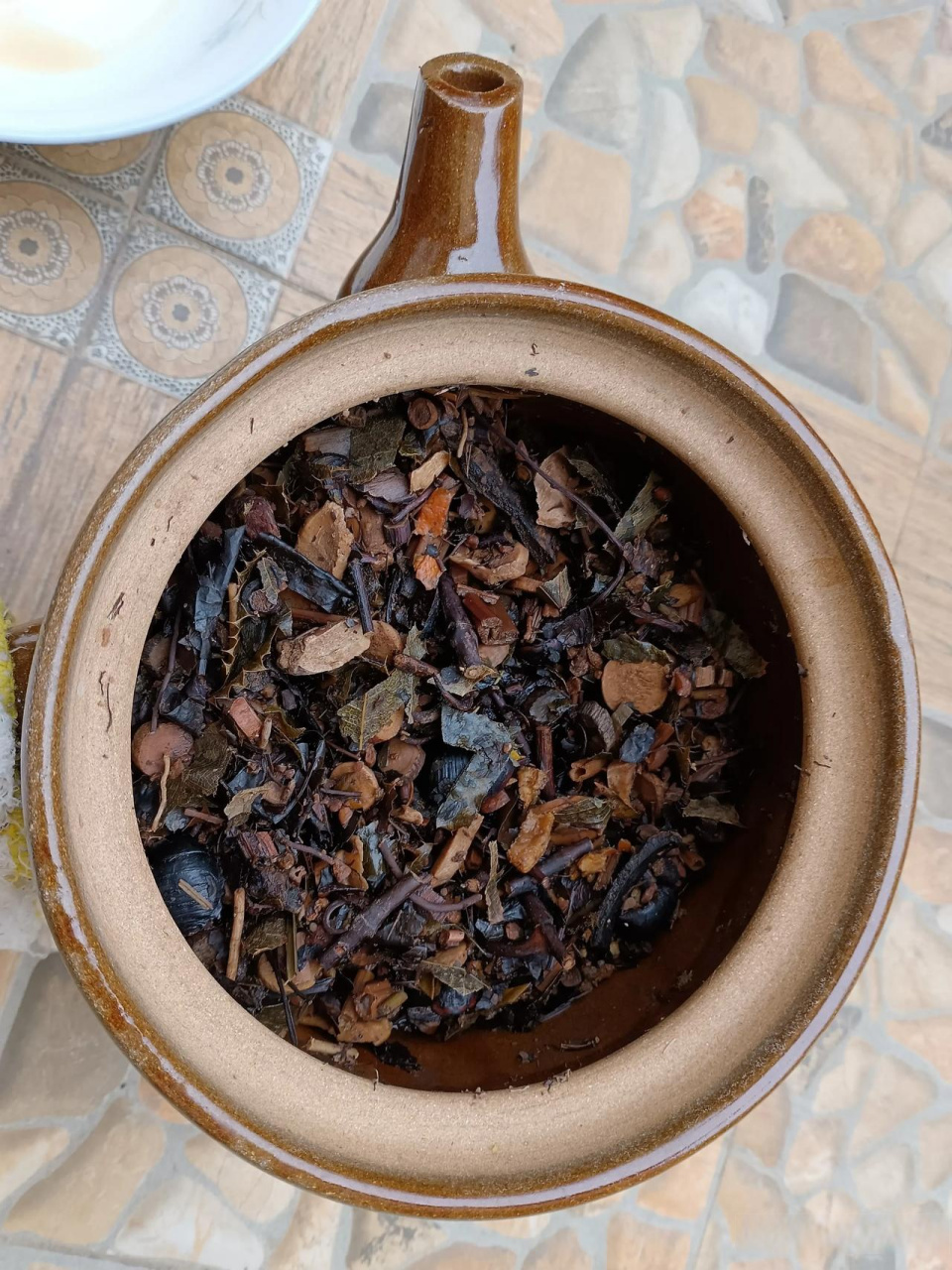 腰疼加双腿怕冷,现在每天就是做理疗,煮中药,喝药.