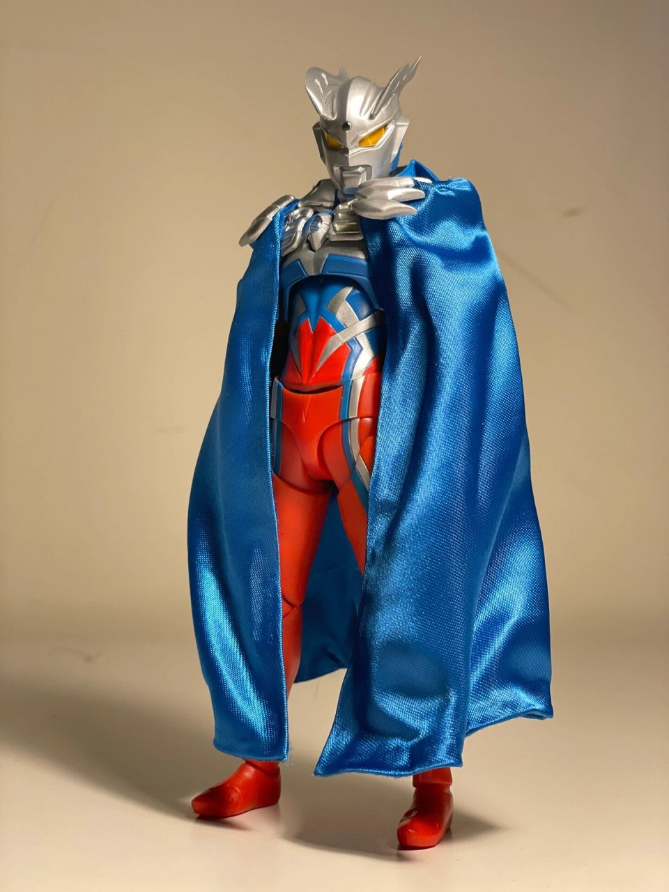 shf 赛罗奥特曼 第三方自制披风 披风完爆万代出的棉被 	 顺便带几张