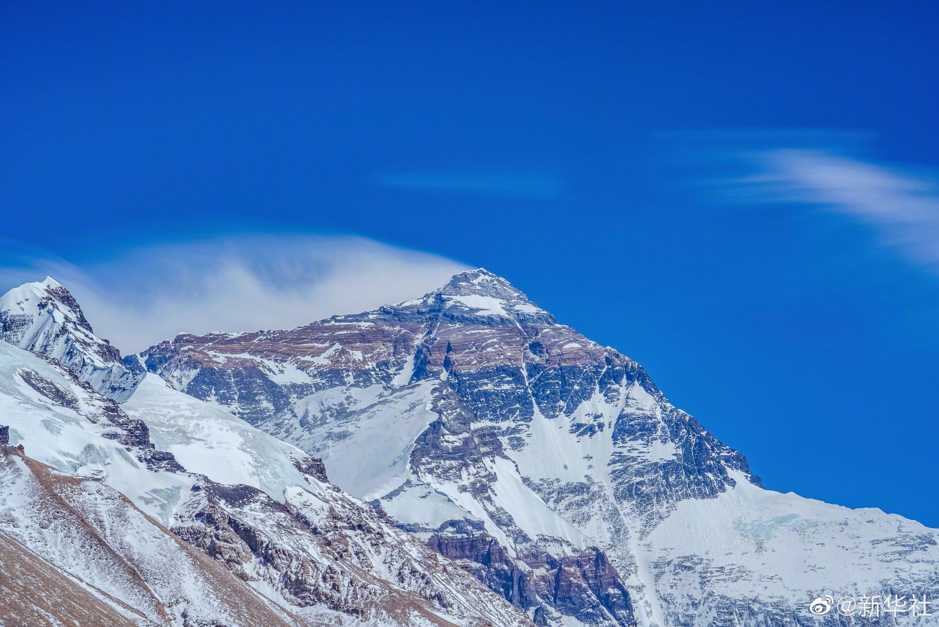 珠穆朗玛峰高度海拔图片