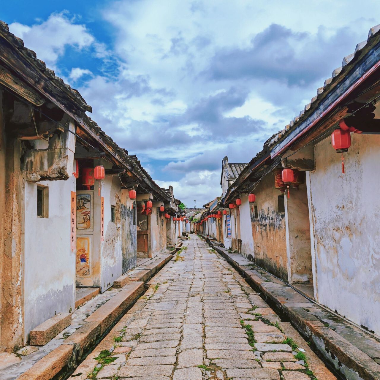 千年古村落|龙湖古寨 龙湖古寨位于广东省潮州市潮安县,初创乡年代应