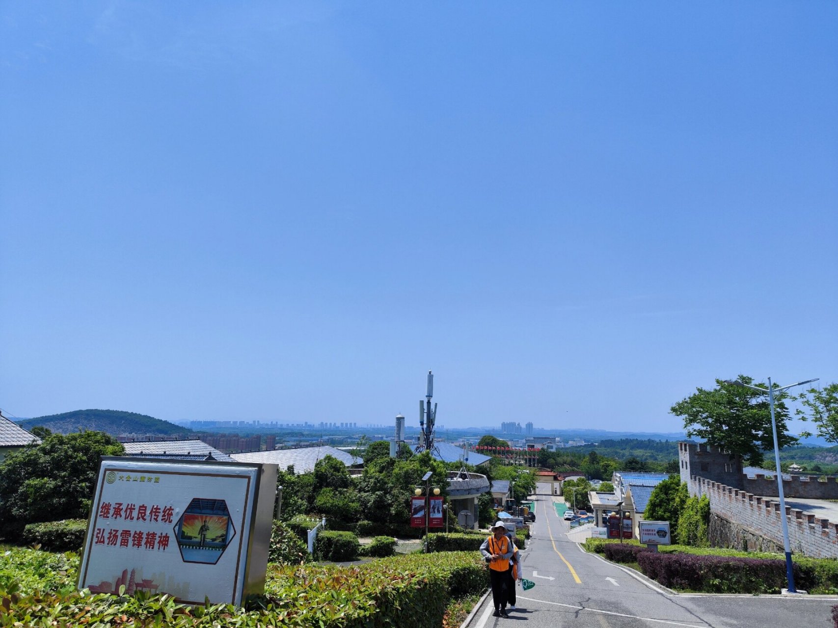 这里是南京大金山国防园 是一个以国防教育为主的主题公园,可以在里面