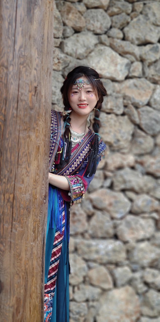 苗疆少女   前段时间在丽江古城里面的侣行时光旅拍租的衣服做的妆造