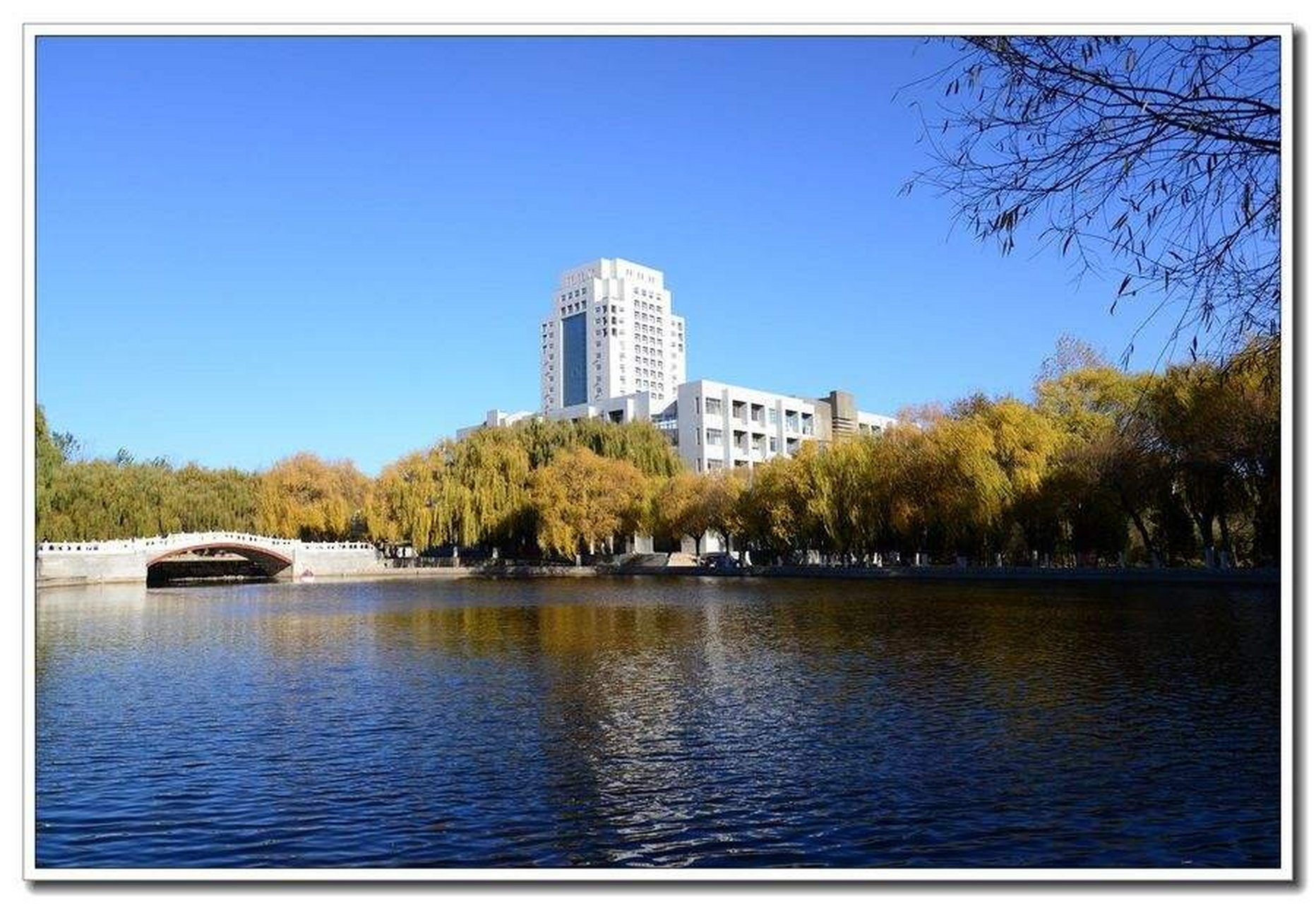 院校介绍 王牌专业|燕山大学 前世今生 燕山大学,简称燕大,位于河北省