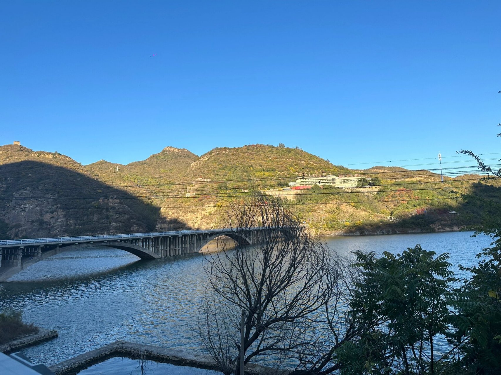 密云水库(黑龙潭视角) 位于北京市密云区城北13公里处,位于燕山群山