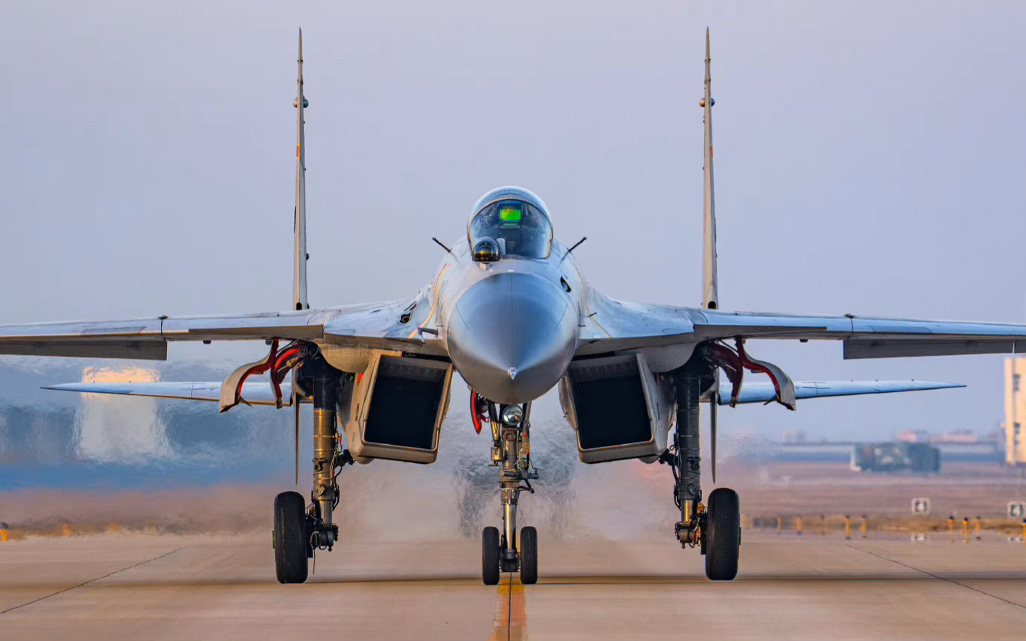 中国海军舰载机 歼15 | 绰号:飞鲨9899 辽宁舰与山东舰上的可折叠