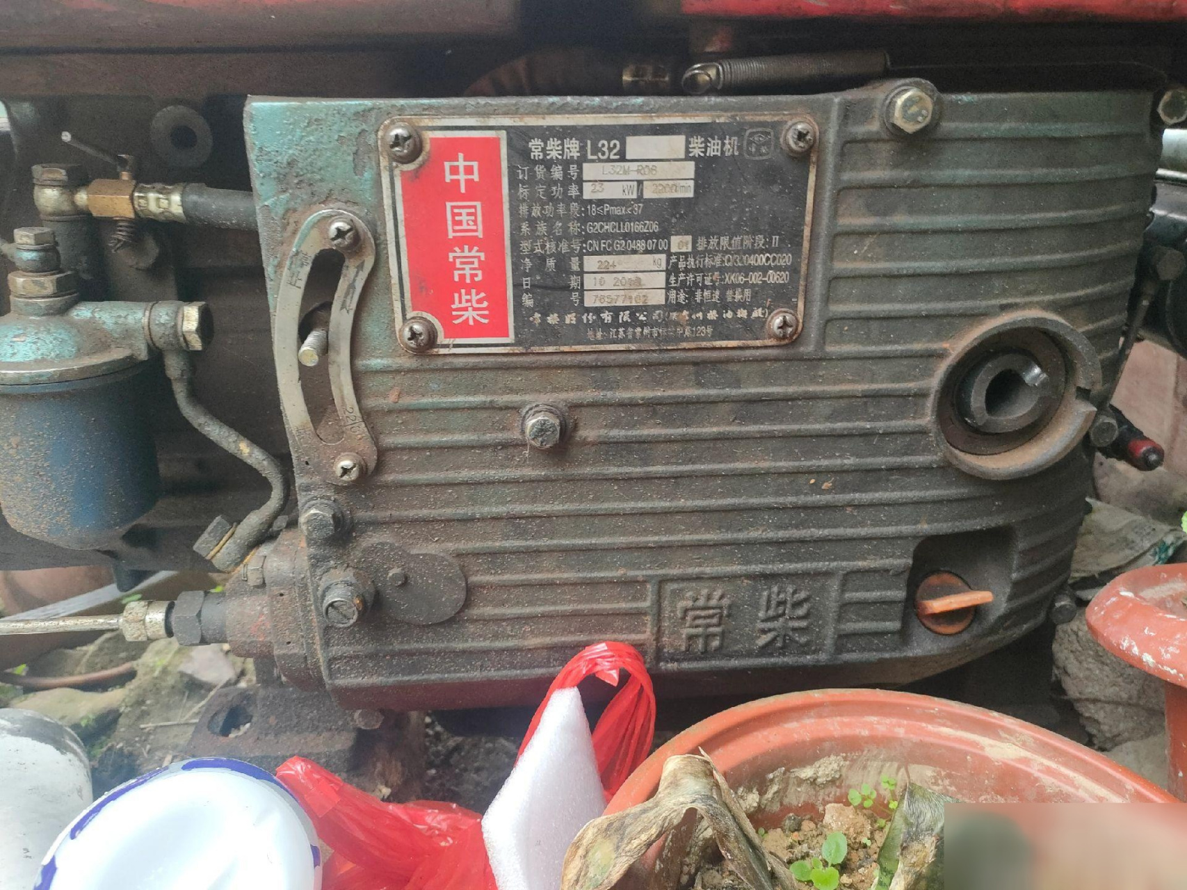 转让32匹马力单缸柴油机 ,刚换四件套,只要一千多