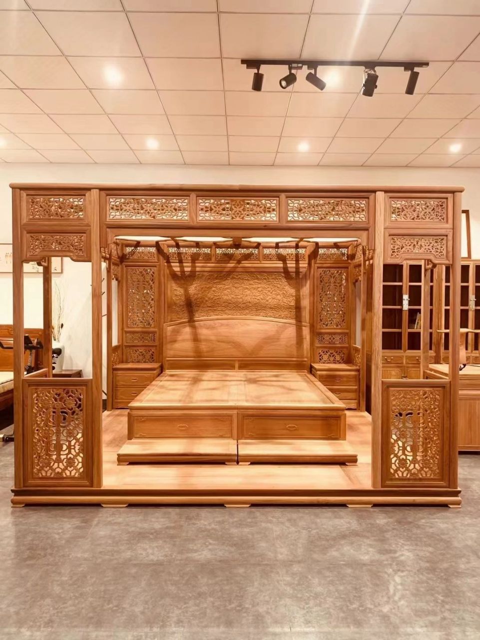 小众人群的喜好,现代款《千工拔步床》 91明代晚期,在江南一带的