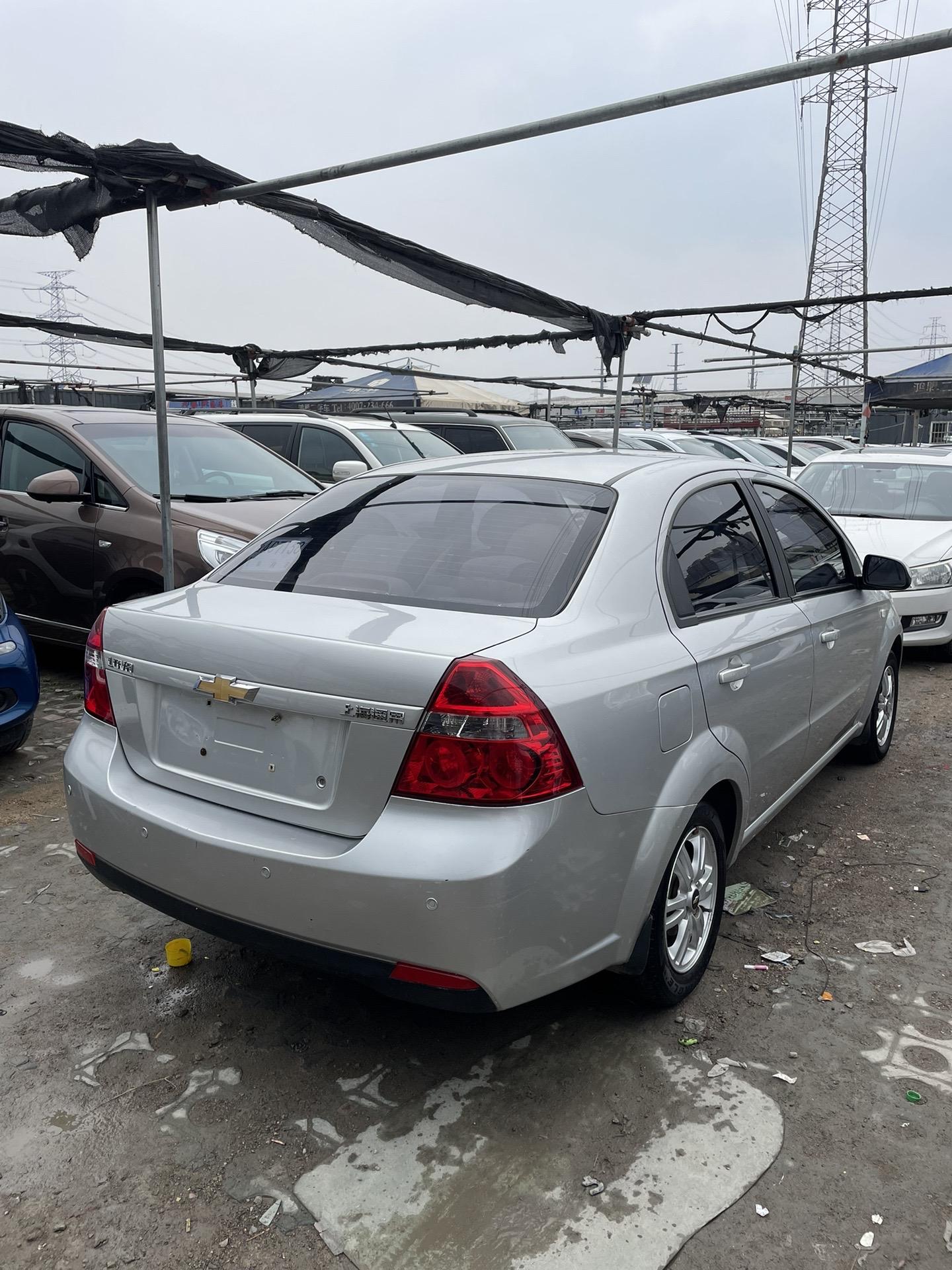 6自动档带天窗,全车原版原漆,一手10万公里,新车那会办完10万多,现在