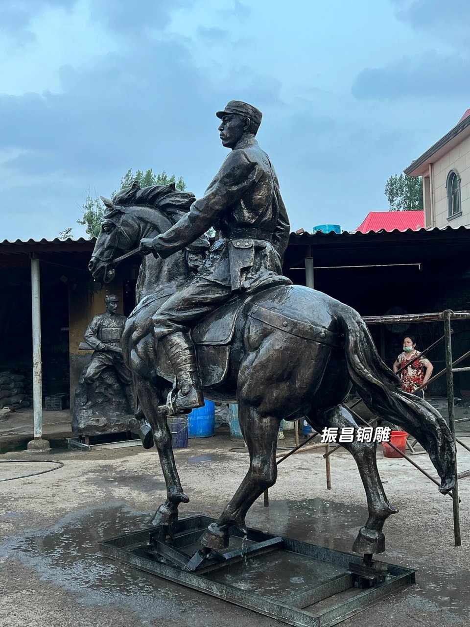 红军骑马人物雕塑作品 人物雕塑的矗立是为了发扬我国的美德和装饰